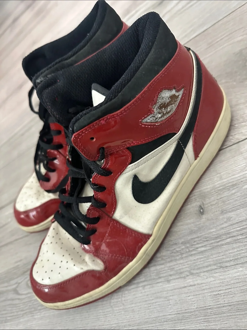 Jordan Chicago 1’s 2003 release with Black Laces